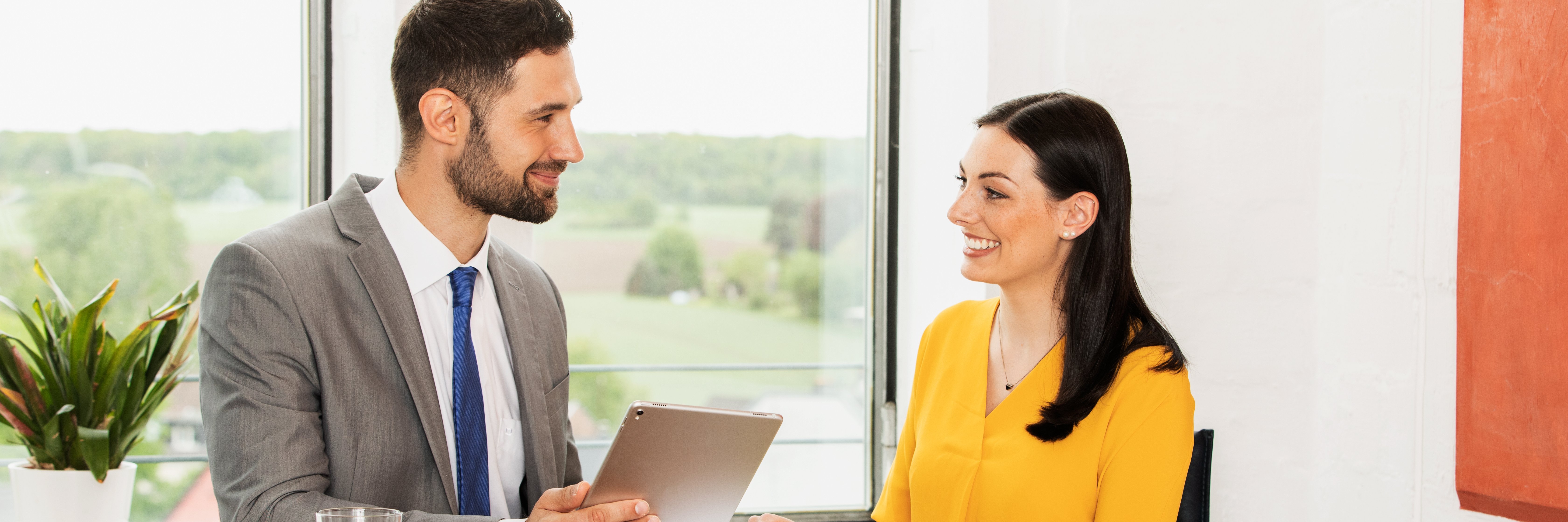 Poistenie majetku Finančná poradkyňa v rozhovore so zákazníčkou